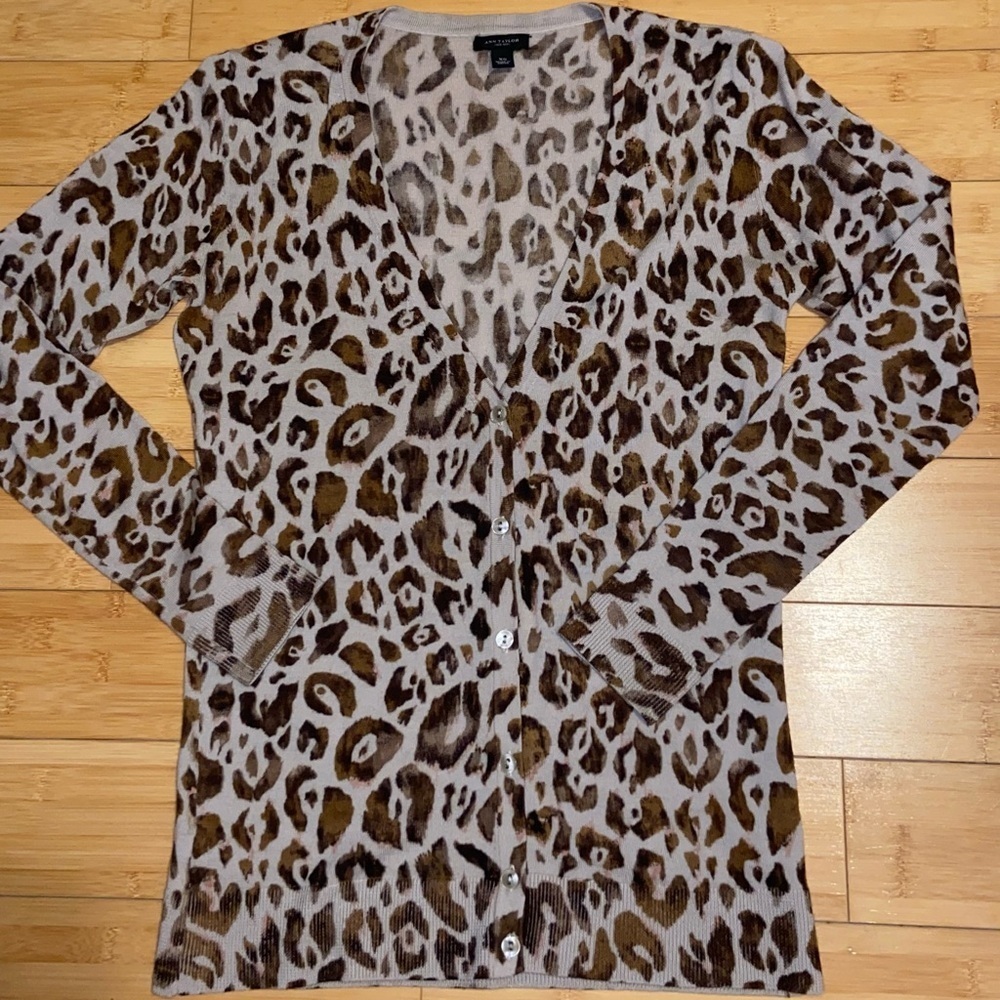 Ann Taylor Leopard Print Cardigan XS 100% Merino Wool Button Front Lightweight - Picture 4 of 8